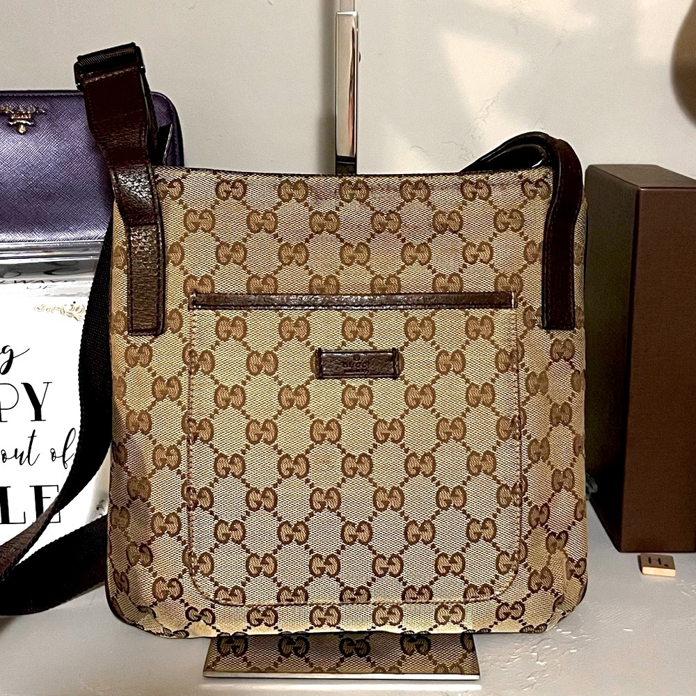 Gucci canvas crossbody EUC